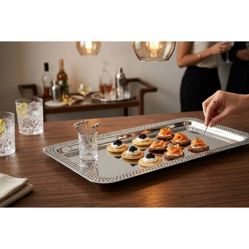 Plateau de service rectangulaire en acier inoxydable de 15,5 po x 6,25 po Eichner - Bordure découpée décorative - Poli miroir
