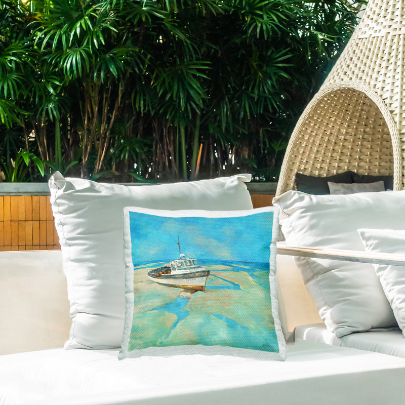 Coussin d'extérieur à basse mer avec embarcation de bateau sur la plage par Graham Reynolds