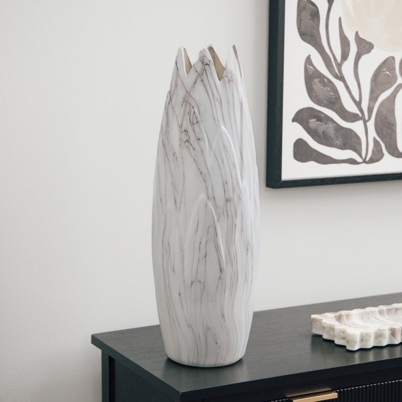 Vase en céramique marbré, Marbre blanc, H 21 po x l 7 po x P 7 po