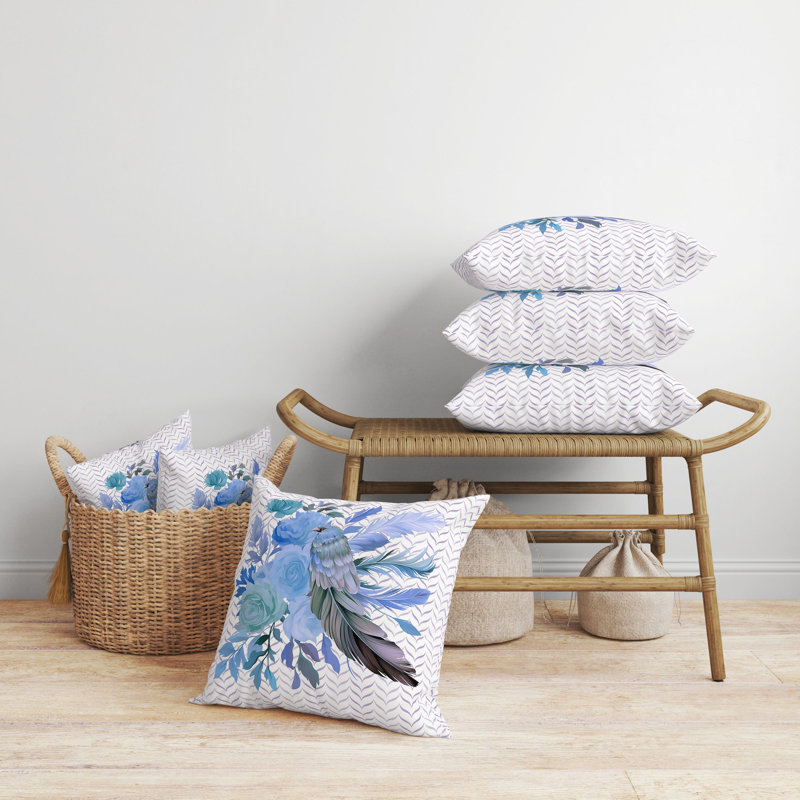 Coussin décoratif réversible Feathered Bouquet, H 26 po x l 26 po, Motif floral bleu / blanc, Broadcloth