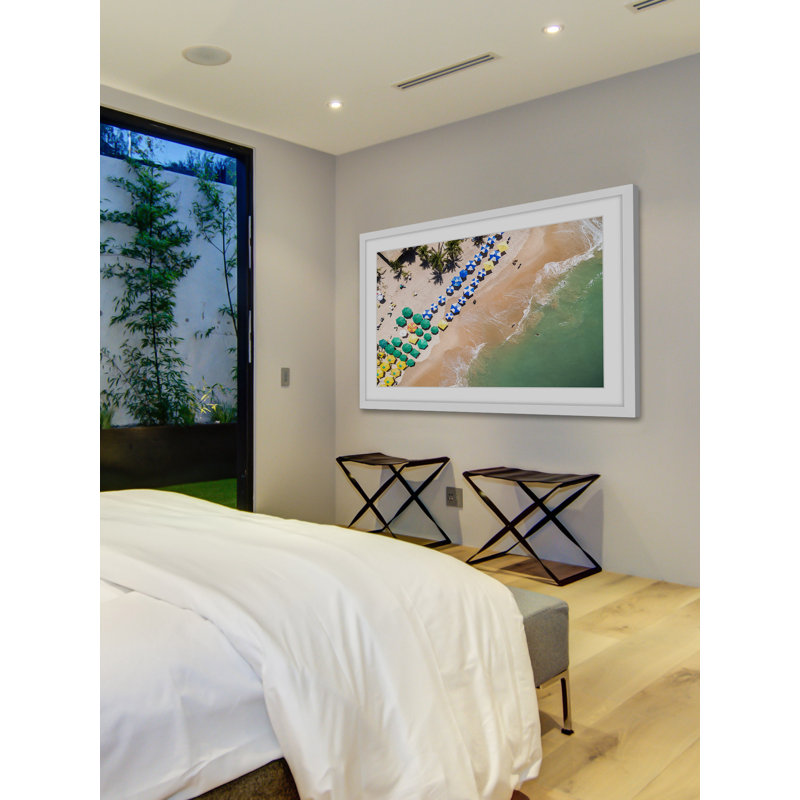 «Beach Umbrellas» par Marmont Hill, H 12 po x l 18 po, Cadre blanc