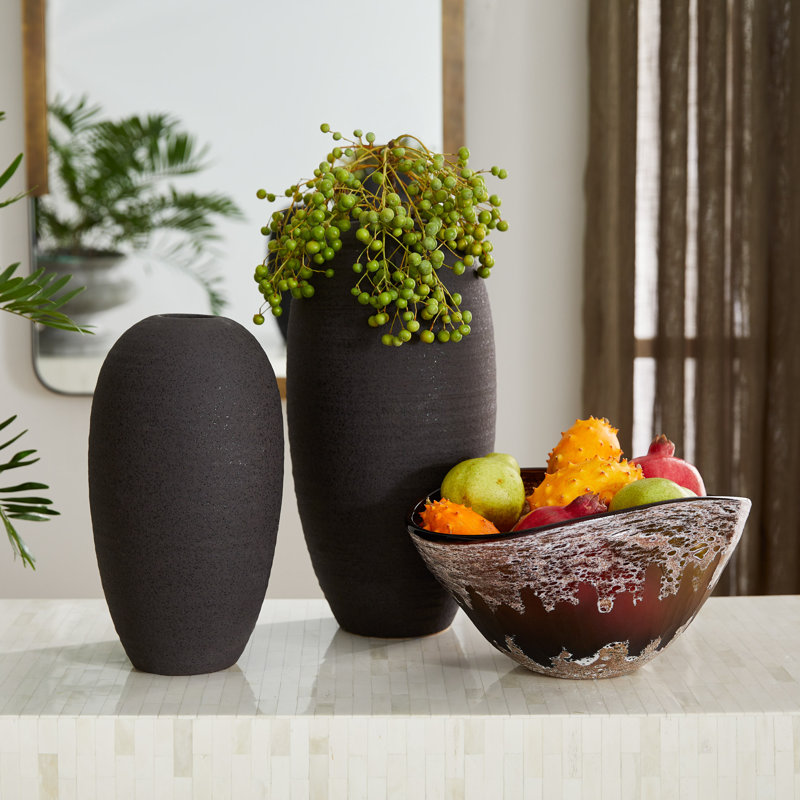 Vase de table en céramique Perennial, H 16,5 po x l 8,75 po x P 8,75 po, Noir