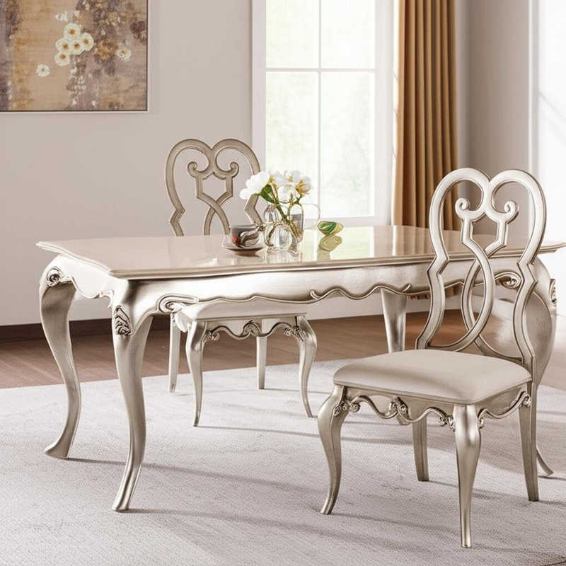 Ensemble de deux chaises d'appoint en velours et en bois massif ivoire et champagne
