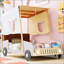Lit voiture en bois avec coussin-585235477