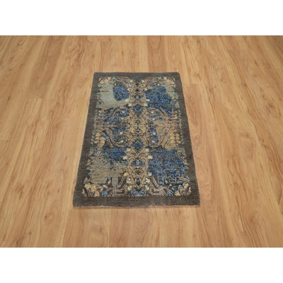 Tapis brun kaki de 2 pi x 3 pi, motif Sarouk persan brisé et effacé, tissage plus dense, colorants naturels, noué à la main, laine et soie, tapis oriental