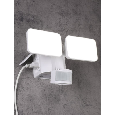 Projecteur de sécurité DEL 28 W avec prises GFCI, détecteur de mouvement/allumage automatique crépusculaire, projecteur extérieur, 2 têtes orientables, lumière du jour, blanc