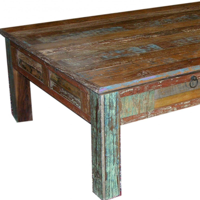 Table basse carrée en bois patiné