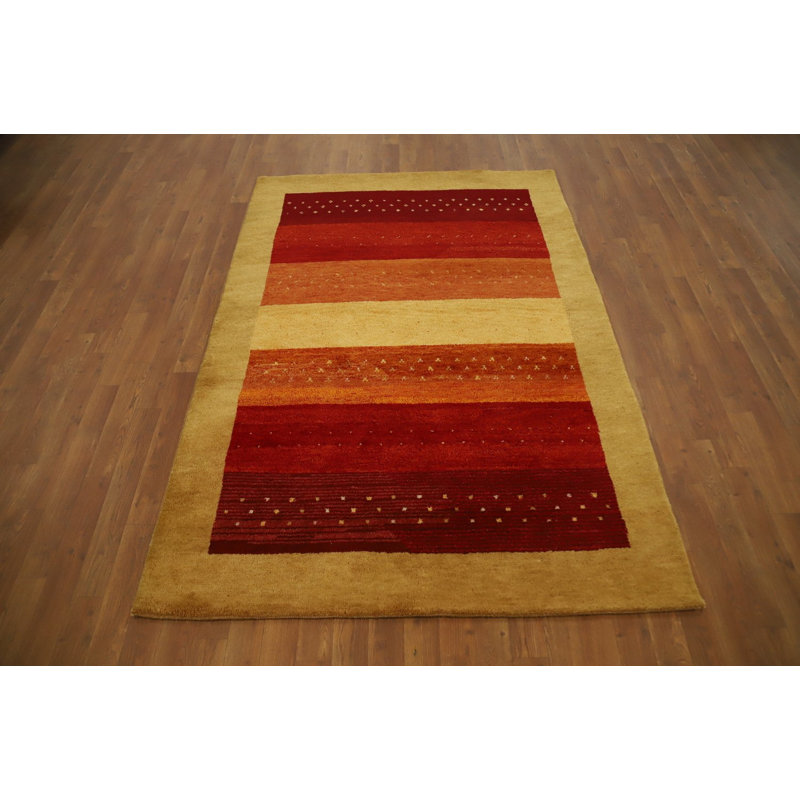 Élégantes rayures: des textures douces dans un superbe tapis Gabbeh 5 x 7