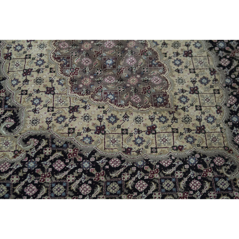 Jahan Wool Oriental Area Rug, Rectangle 3'9" x 5'9"