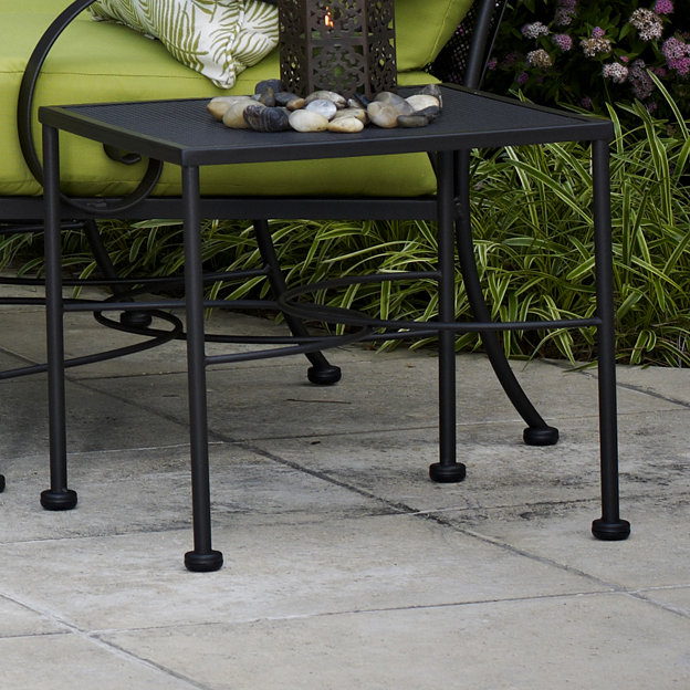Table d'appoint en métal Uribe