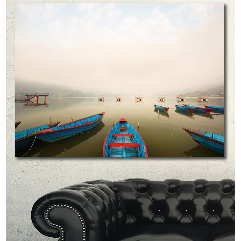 Photographie «Moving Boat in Mountain Lake», H 20 po x l 20 po x P 1 po, Toile tendue