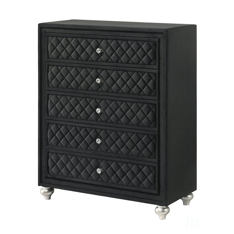 Commode à 5 tiroirs Traditional Glam avec façades capitonnées en velours et boutons en faux cristal, parfait pour les solutions de rangement élégantes.