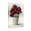 Arrangement floral de plantes et de fleurs dans un seau décoratif-42563154