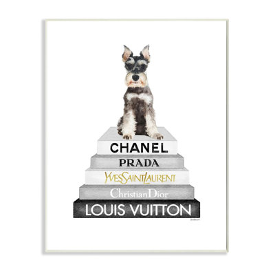 Adorable chien assis sur une pile de livres de mode Glam neutre par Amanda Greenwood - impression sur bois