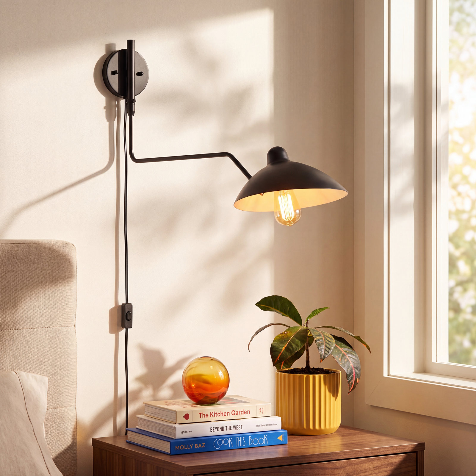 Varun Single Light Swing Arm Sconce, Black/Brass Gold