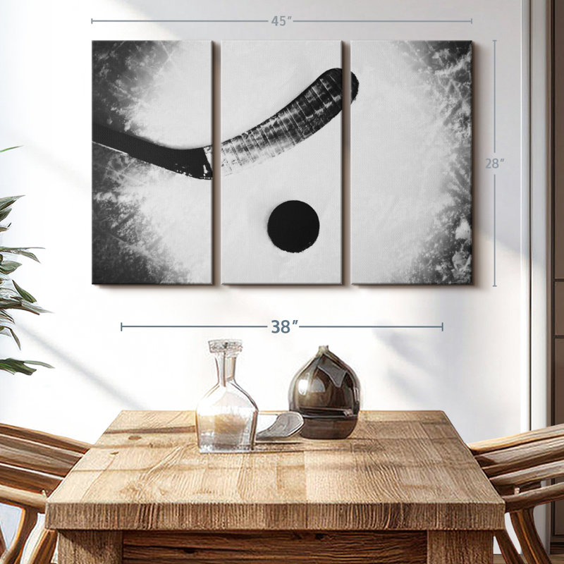 «Hockey monochrome» sur toile, H 28 po x l 45 po x P 1,25 po