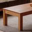 Table à thé en bois massif au design médiéval
