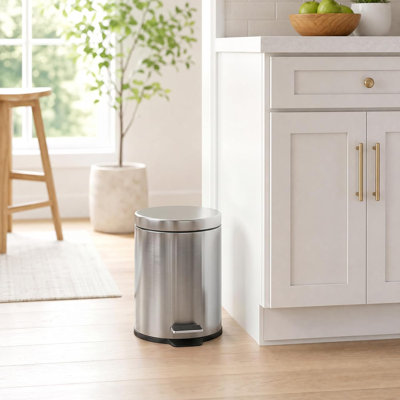 Poubelle de salle de bain, poubelle de salle de bain ronde 5L / 1,3 gal avec couvercle à fermeture douce | Pédale de marche, seau intérieur amovible, acier inoxydable brossé, pour le bureau, la chambre à coucher, la toilette, le salon - argent