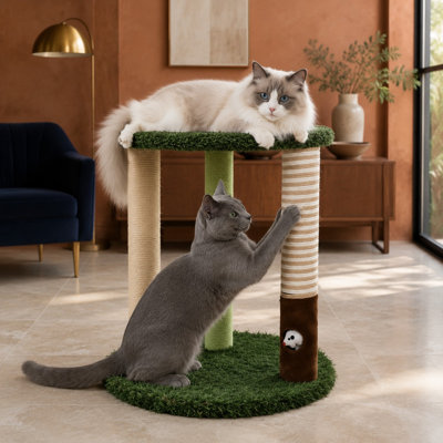 Arbre à chat vert pour petits chatons, comprenant 3 poteaux à chat, un lit doux pour chat, un tapis à griffer, une planche à griffer et des jouets pour chat.