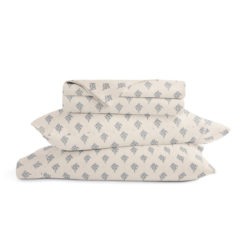 4 Piece Delicate Details Pattern Sheet Set, Cal.King Sheet Set with 2 King Pillowcase, Blue/White Floral