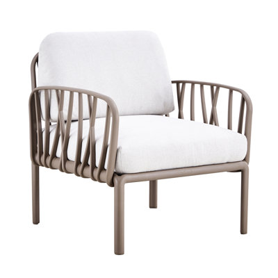 2 fauteuils simples pour patio, près de la piscine. Plastique avec coussin. Design moderne. Blanc. L 27,15 po x P 27,95 po x H 31,82 po. 33,07 lb intérieur / extérieur. Et coussin. Style. 27,95 po.