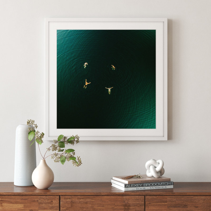 «Floating» par Karolis Janulis - reproduction de cadre photo, H 24 po x l 24 po