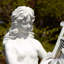 Statue femme avec harpe