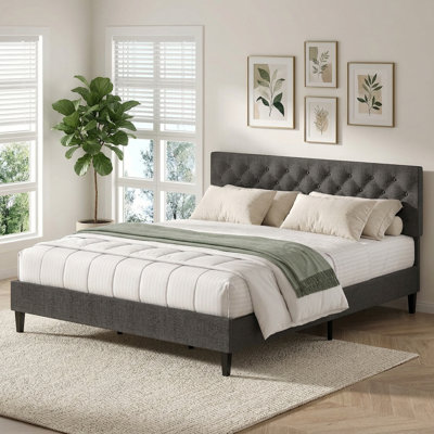 Très grand cadre de lit plateforme gris clair, tête de lit tapissier réglable avec poignées à boutons, lit de la chambre principale facile à assembler sans base de matelas.