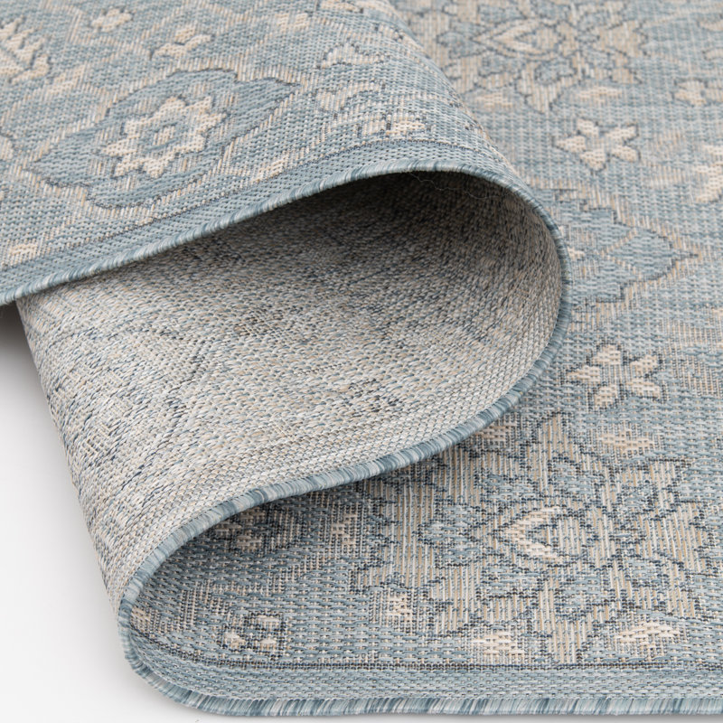 Tapis intérieur / extérieur en polypropylène bleu clair Bungalow Rose Maday, Rectangle 3 pi 3,4 po x 5 pi 3 po