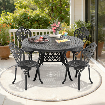 Ensemble de salle à manger d'extérieur 5 pièces, table ronde en aluminium moulé de 122 cm (48,03 po) avec trou pour parasol et 4 chaises avec une largeur d'assise de 39 cm (15,35 po).