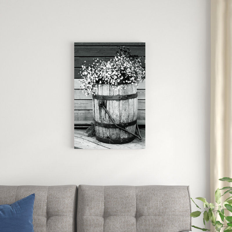 Barrel of Flowers - Reproduction de photo sur toile tendue, H 30 po x l 20 po, Toile tendue, Non