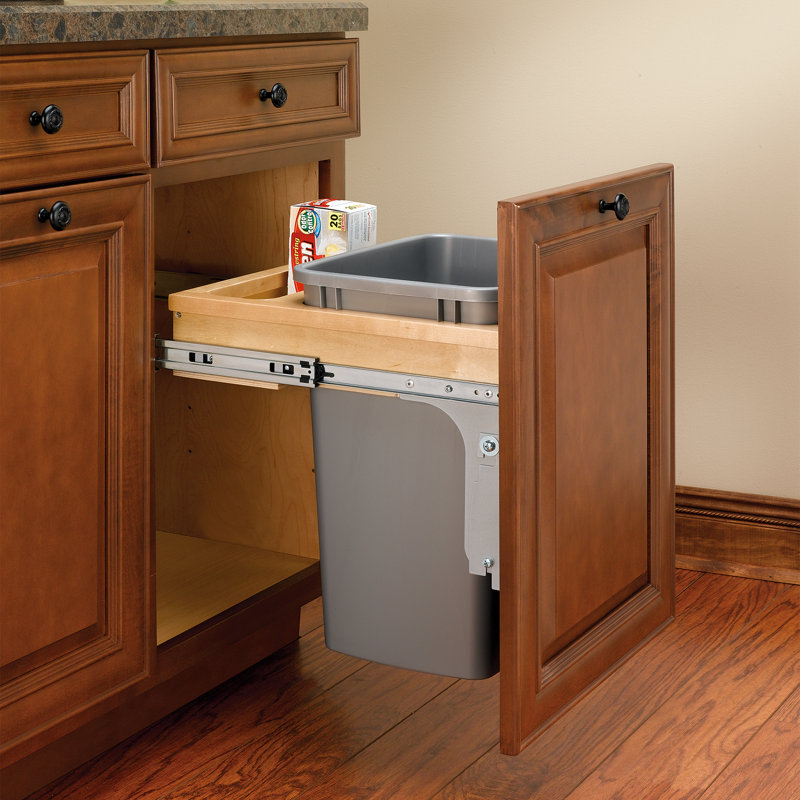 Poubelle escamotable en bois avec profondeur réduite Rev-A-Shelf 