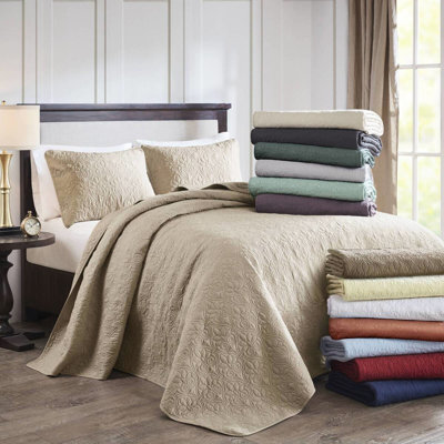 Courtepointe réversible 3 pièces Clay Red King / King - Literie pour l'été et les journées chaudes, courtepointe, rembourrage en coton prélavé, 2 taies décoratives incluses, chaleur lavable à la machine, rembourrage, taies décoratives,