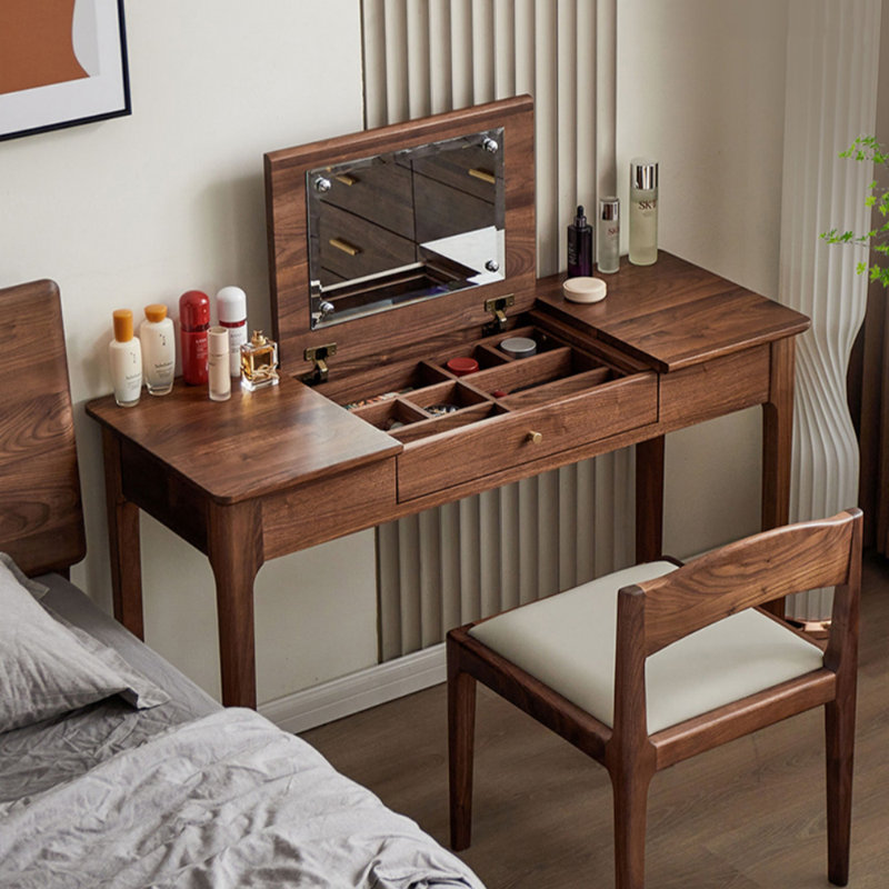 Commode en bois de noyer noir