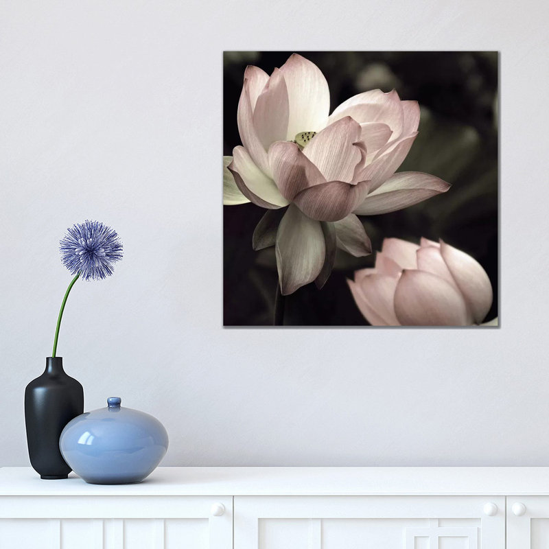 «The Lotus II» par Andy Neuwinth - reproduction, H 18 po x l 18 po x 1,5 po, Toile tendue