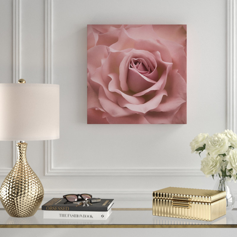 «Misty Rose Pink Rose» par Cora Niele - reproduction de photo sur toile, H 24 po x l 24 po x P 2 po