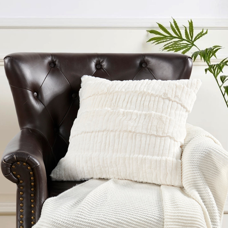 Housse de coussin en fausse fourrure à rayures sculptées, Blanc