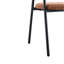 Un ensemble de 4 chaises de salle à manger en tissu de couleur caramel avec des pieds en métal noir élégant. Chaises de salle à manger minimalistes avec dossiers, disponibles en plusieurs couleurs.