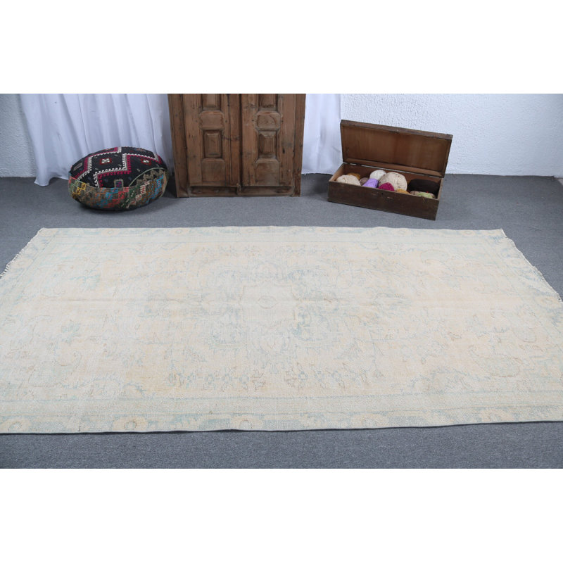 Le tapis turc Oushak fabriqué à la main de couleur neutre est un ajout élégant à tout salon