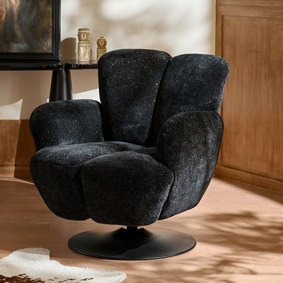 A 360° rotating U-shaped lounge chair