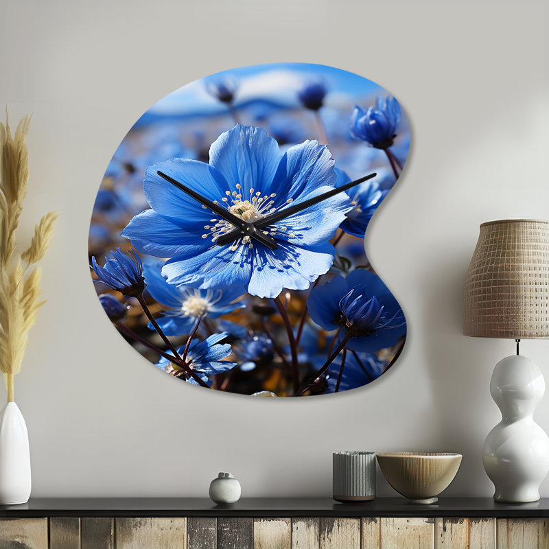 Blue Flower Cobalt Delight - Horloge murale en métal à forme unique florale, Grand