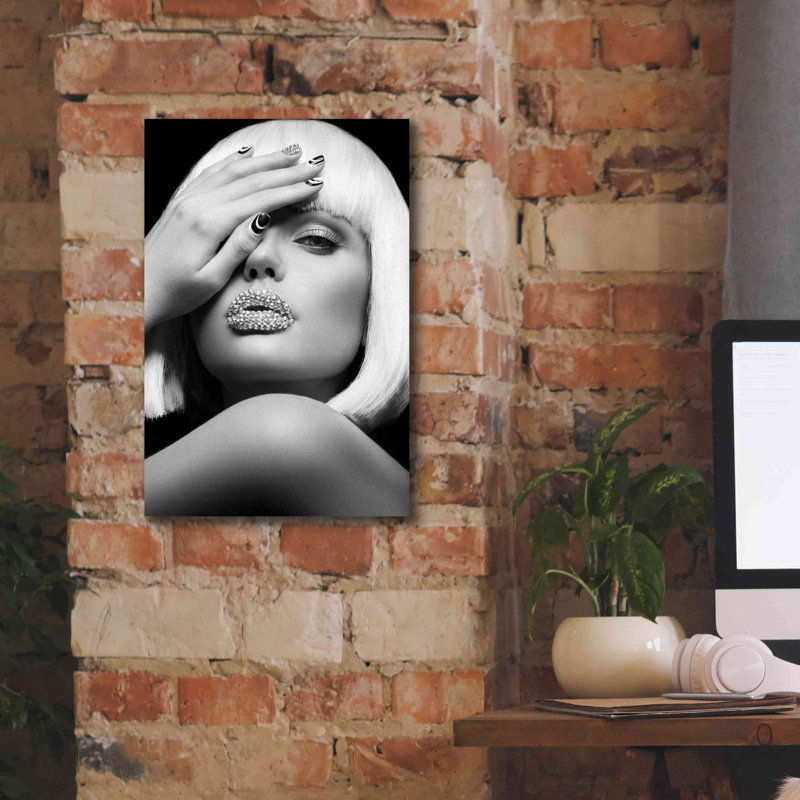 "Diamond Lips BW" par Design Fabrikken, H 18 po x l 12 po x P 0,75 po