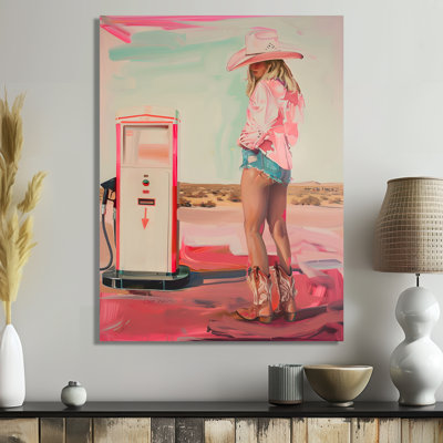 Cowgirl à l'extérieur de la station-service au Texas - Cowgirls, art mural