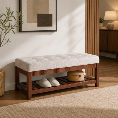 Banc de hall d'entrée en bois d'hévéa massif avec coussin rembourré et étagère à chaussures inférieure pour les solutions de rangement de vestibule organisé