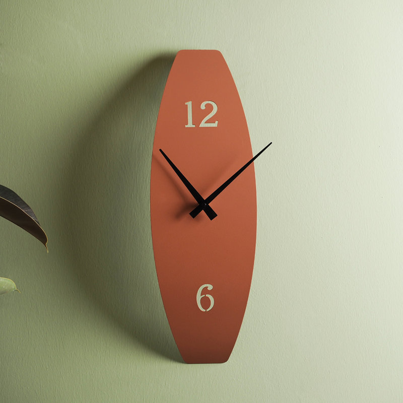 Horloge murale moderne en métal Curve of Time , Médium, Rouge accueillant