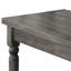 Banc gris patiné pour la salle à manger, avec un magnifique siège à pieds tournés et un attrait rustique