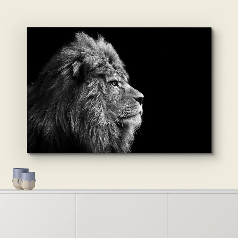 «A Lion On Balck» sur toile