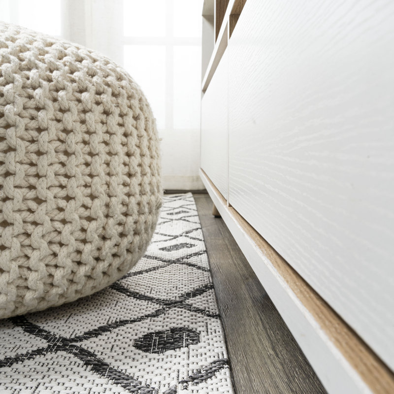 Williar Tribal Bohemian Ivory/Black Indoor/Outdoor Rug, Rectangle 5'2" x 7'5"