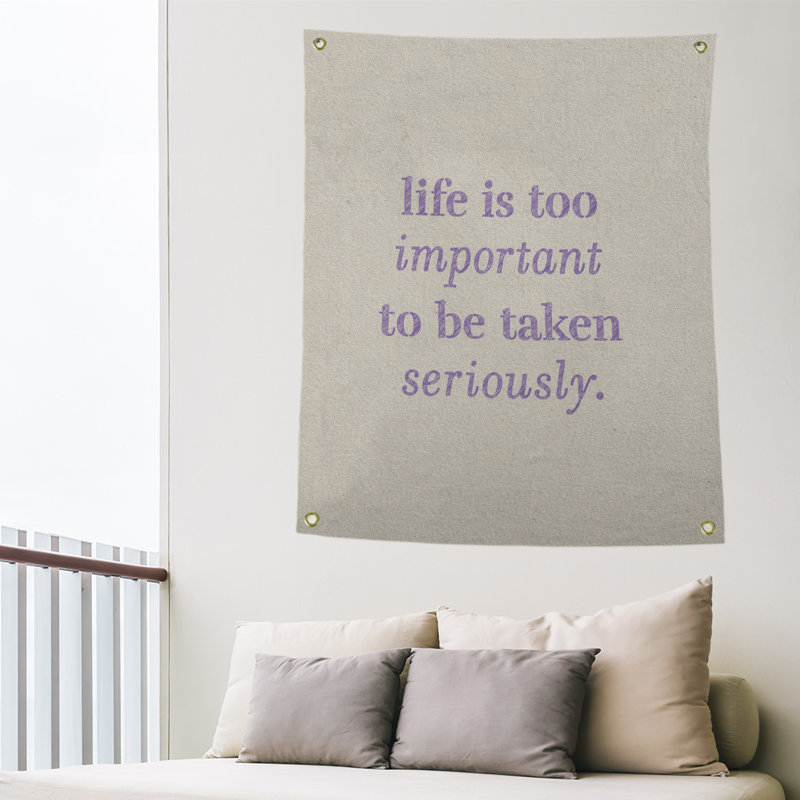 Tapisserie de levity et citation en polyester, H 80 po x l 59 po, Blanc / Mauve