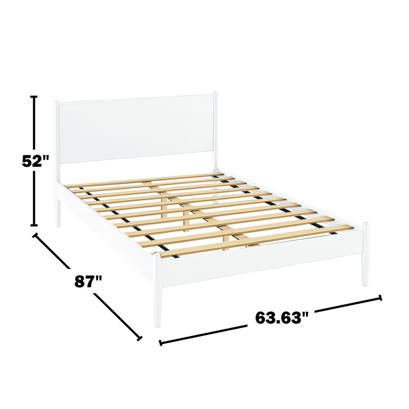 Grand lit plateforme Mid-Century blanc avec dossier confortable, pieds ronds fuselés, pas de sommier tapissier, décor de chambre à coucher moderne en bois blanc, base à lattes pour l'air